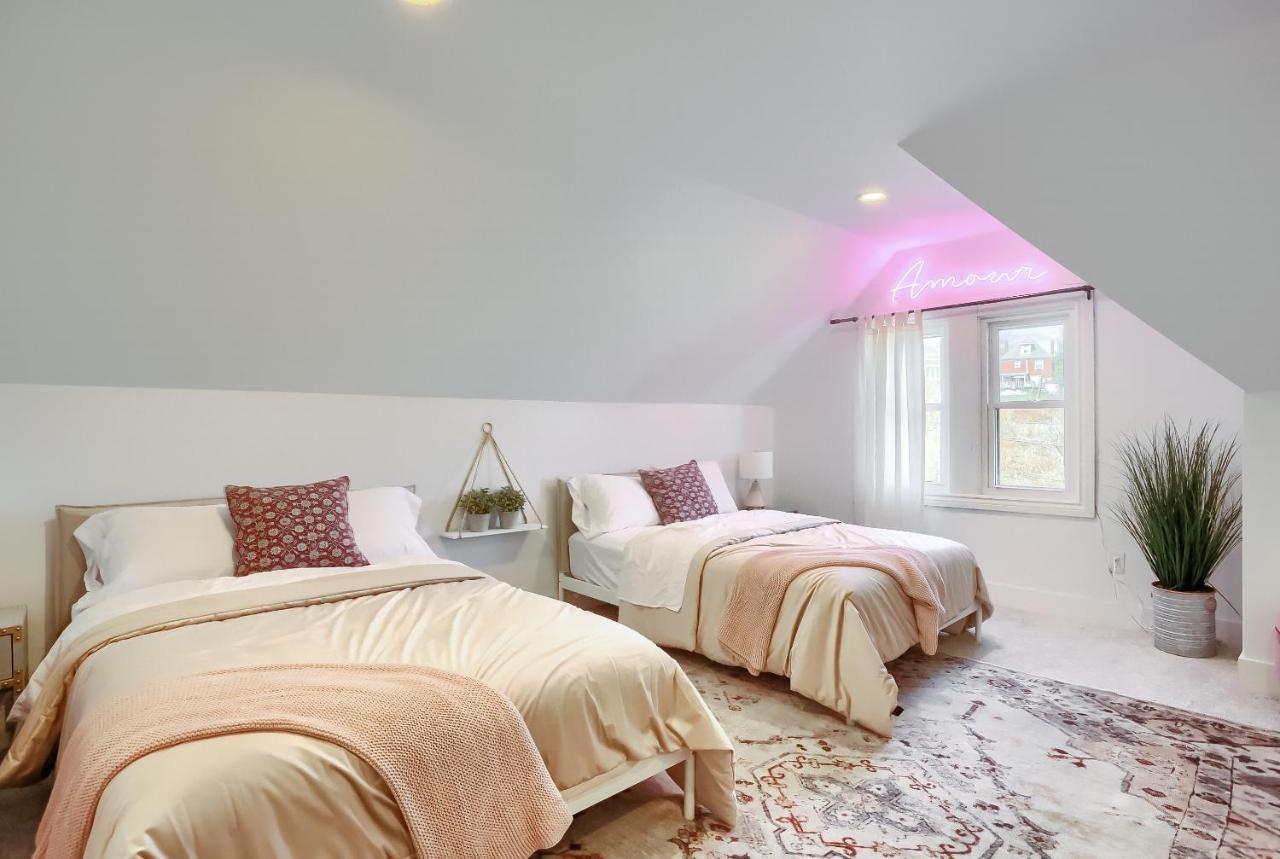 Newly Renovated Victorian Gem Perfect Space For Family Vacations! 匹兹堡 外观 照片